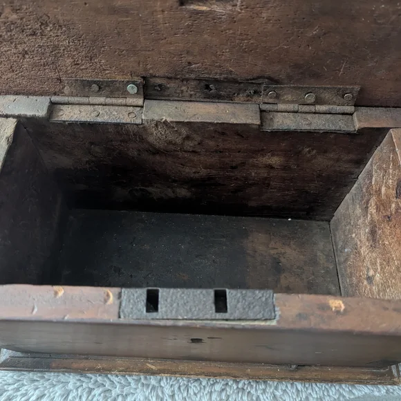 Antique "Token Box" Handmade In India - Picture 9 of 9